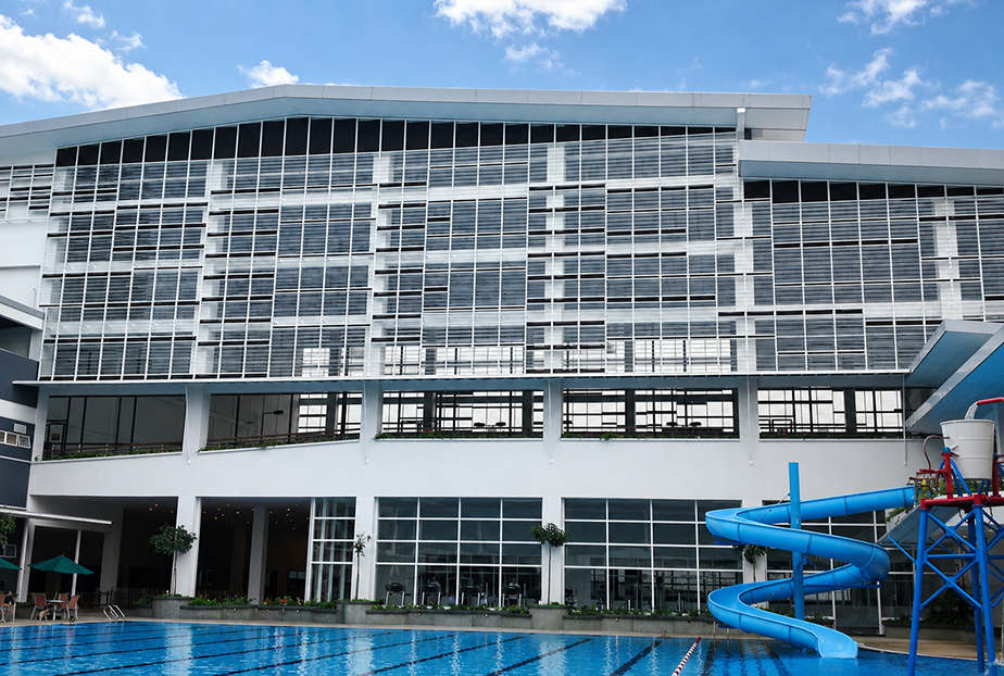 Club house polycarbonate facade
