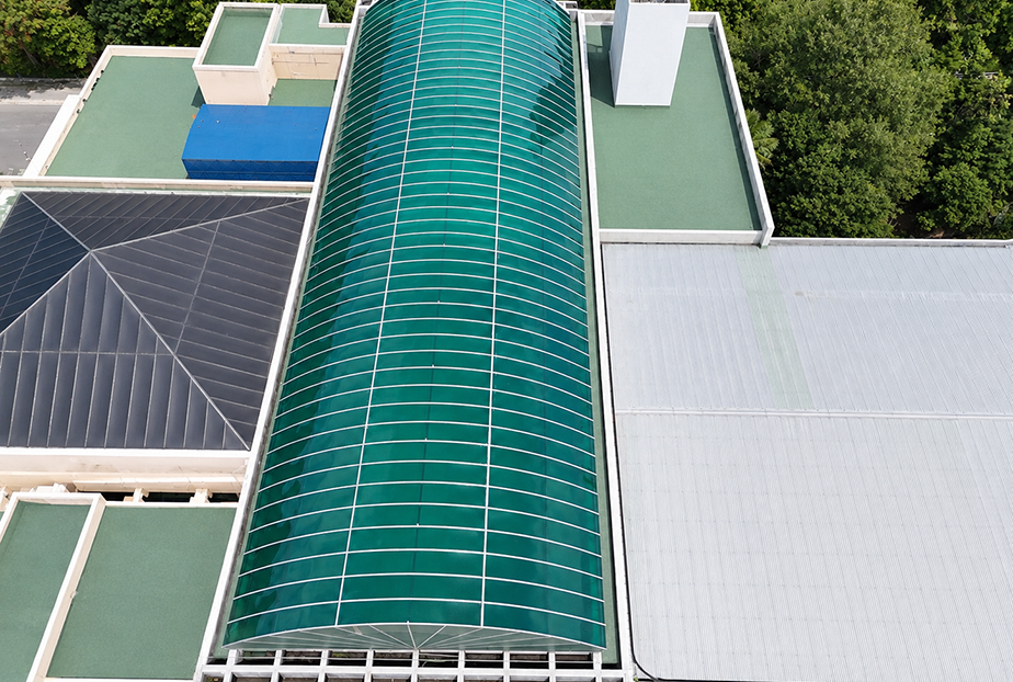 Cable car station roof cover
